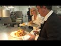 Srie  les mtiers en tension pisode 2  serveur en restaurant