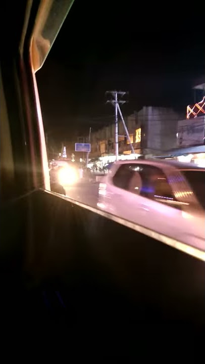 suasana  pertigaan abepura-jayapura di malam hari