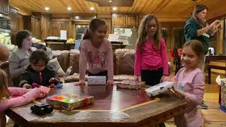 Kids Playing a Gift Exchange Game screenshot 5