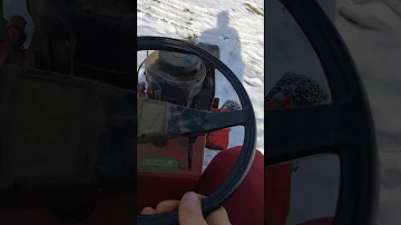 Jak se zbavit sněhu kolem trávníku?