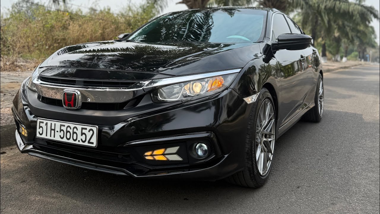 Civic 2019 máy số nguyên rin. Odo 7 vạn. Giá 444 triệu