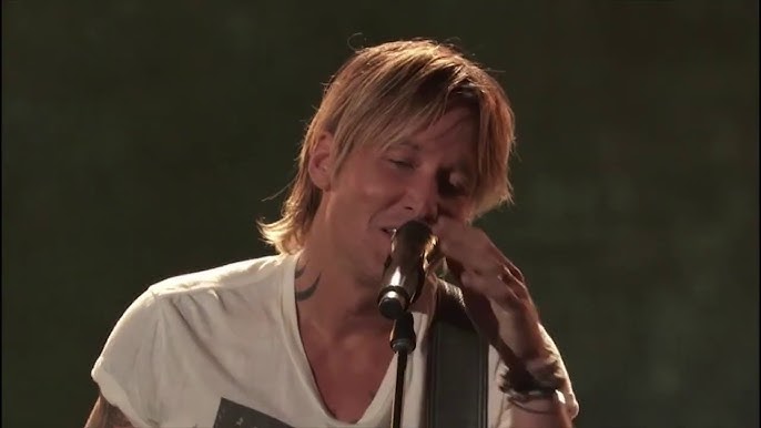 Keith Urban - Blue Ain't Your Color (Official Music Video) - YouTube