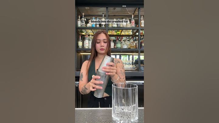 Day 40 of my 100 days of Classic Cocktails - “Bramble” 🫐🍓 #cocktail #bar #bartender #barlife
