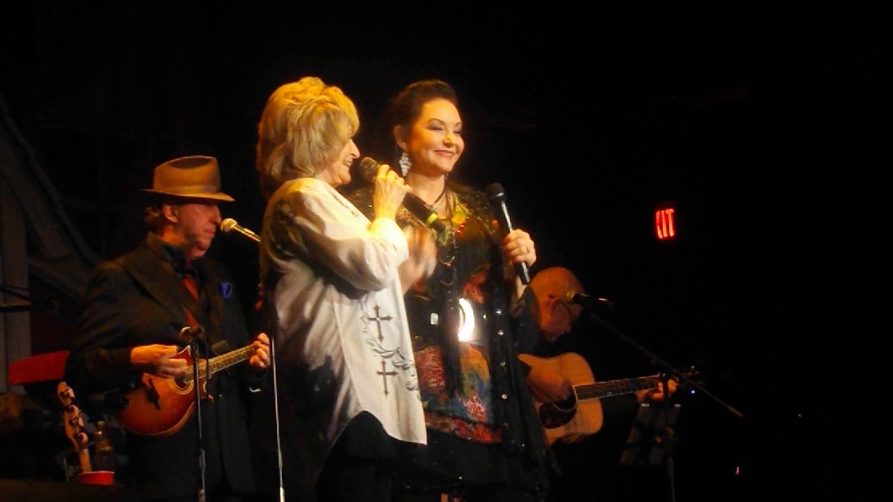 Peggy Sue Wright and Crystal Gayle 