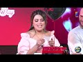 معجب سري يهدي الورد ليسرى المناعي و يسرى تتصدم معجب سري يهدي الورد ليسرى المناعي و يسرى تتصدم