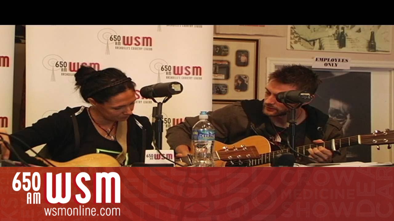 Guarda Kasey Chambers & Shane Nicholson - "Once In A While" | Live on WSM Radio | WSM Radio su YouTube Guarda Kasey Chambers & Shane Nicholson - "Once In A While" | Live on WSM Radio | WSM Radio su YouTube