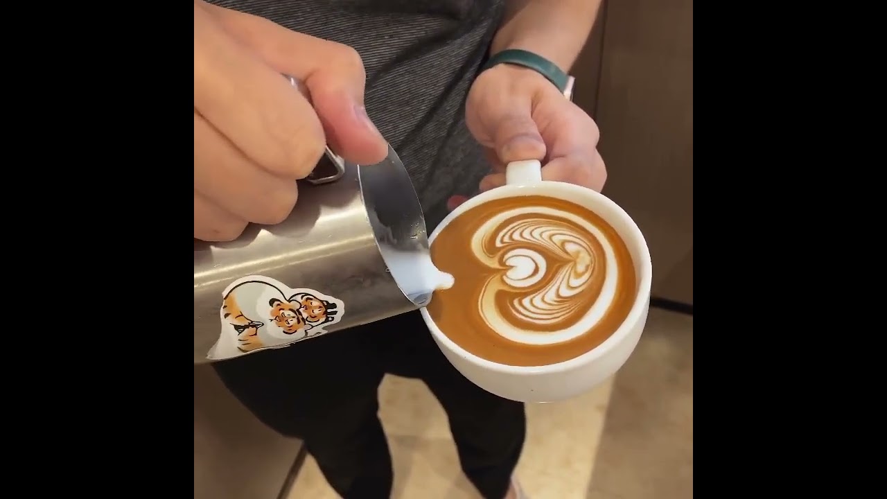 Frame Wing Tulip Latte Art | Coffee Art [Barista:- @barista_chow] #shorts
