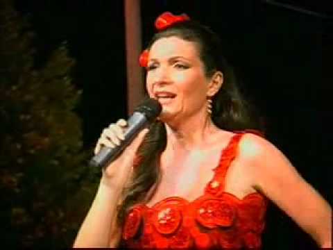 Rocio Alba canta La jota de mi balcon en la Feria de Abril en Maspalomas