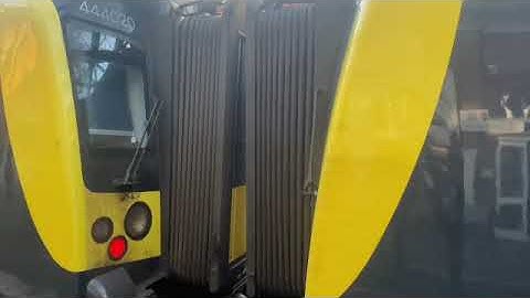 SWR class 444 touching up  at Bournemouth