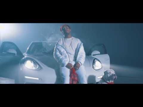 Le gilet de sauvetage porté par Niska dans son clip Du lundi au