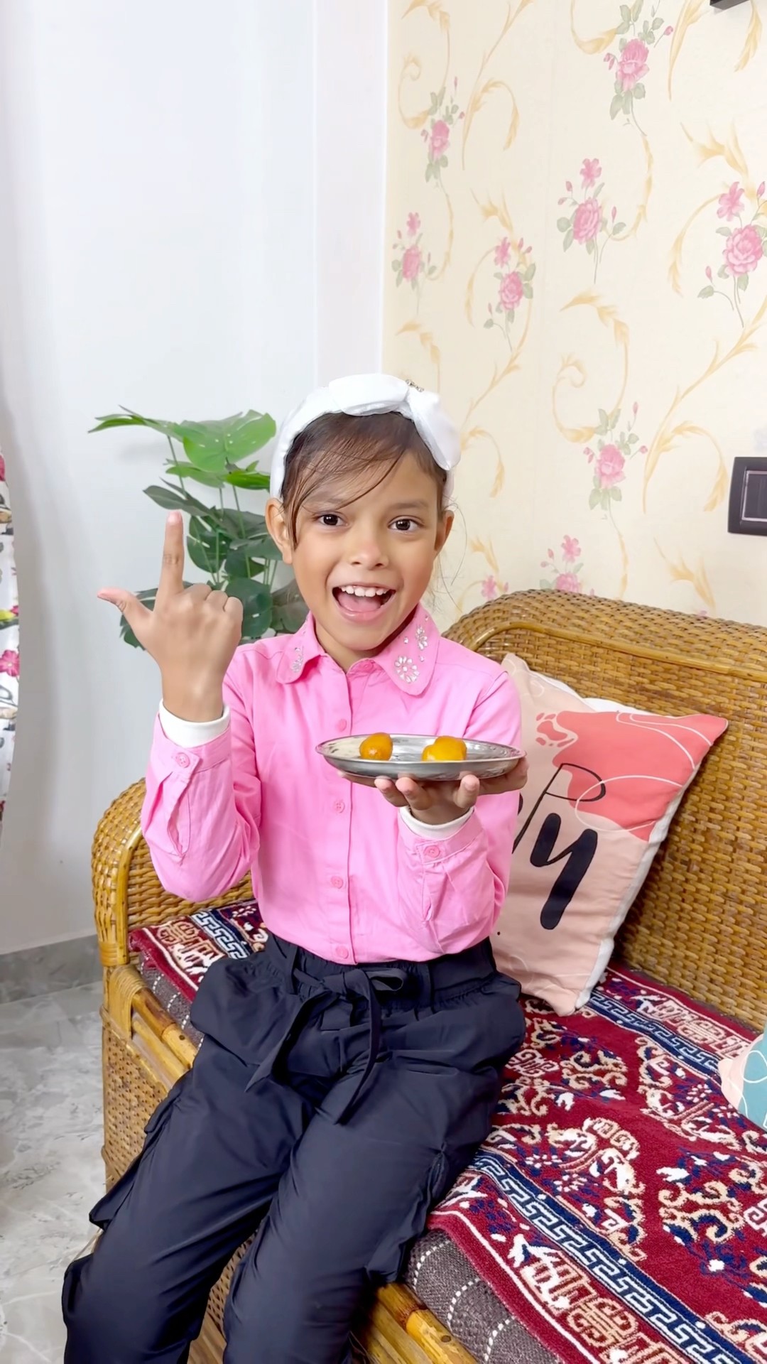 Gulab Jamun Ko Lollipop Bana Di