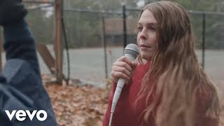 Смотреть клип Maggie Rogers - Dog Years