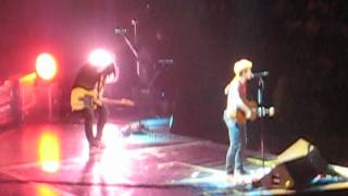 Hunter Hayes singing Love Makes Me in New Hampshire 09.14.12