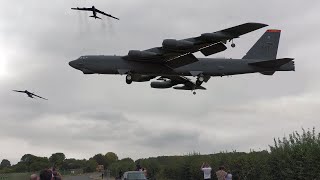 Four B52 bombers arrive in the UK