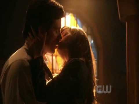 Smallville s09e06 Lois & Clark's First Real Kiss!