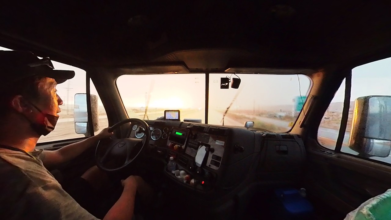 沙漠要发洪水啦！快收衣服！