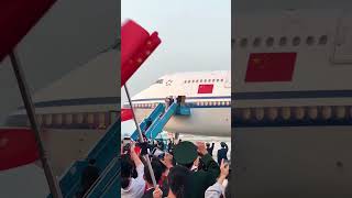 Chinese President Xi Jinping ended his state visit to Vietnam on December 13 and departed.