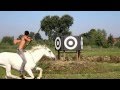 Tir  larc  cheval en libert horseback archery archerie monte