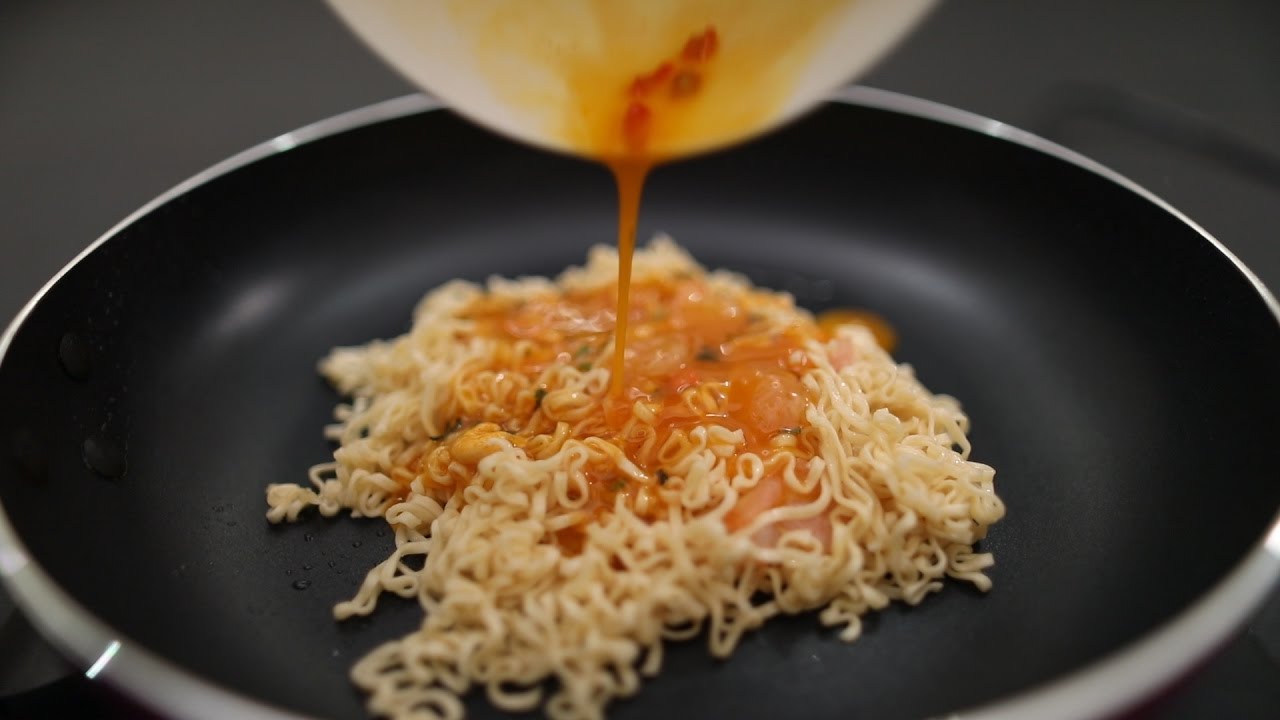 男人進化中心 - 泡麵大阪燒 Instant Noodle Omelete 縮圖