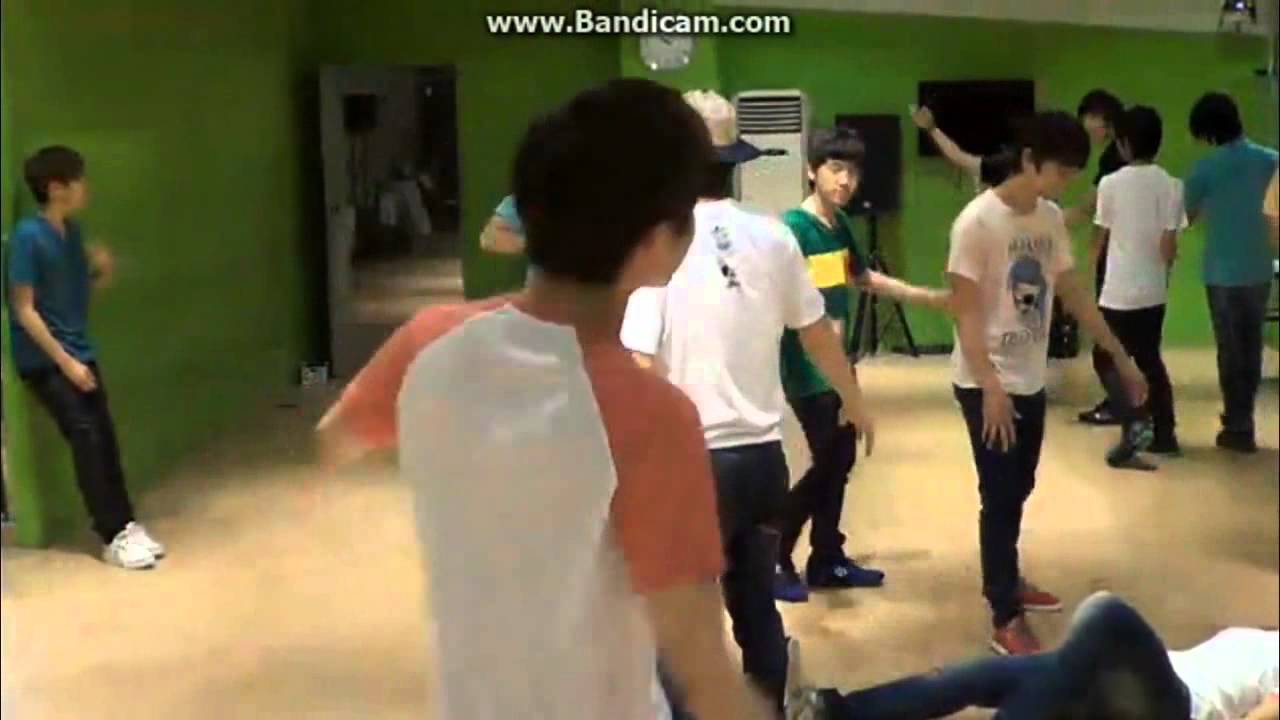 130727 SEVENTEEN TV Seungcheol Taekwondo skill! (poor mingyu lol)