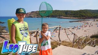 Leo Y Mikel Visitan Una Playa En Menorca 