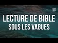 Lecture de bible sous les vagues biblevision