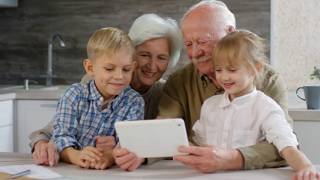 A punto con las TICs | Talleres gratuitos para aprender a usar el móvil y el ordenador ( 60)