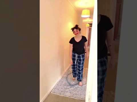 شو بتعمل ناتالي بمكياج أمها