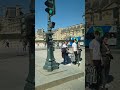 ルーブル美術館前