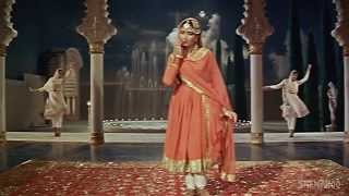 Meena kumari's beauty sparkles and delights! moving lyrics by kaifi
azmi a lilting musical composition ghulam mohammad rendered with
pathos lata ma...