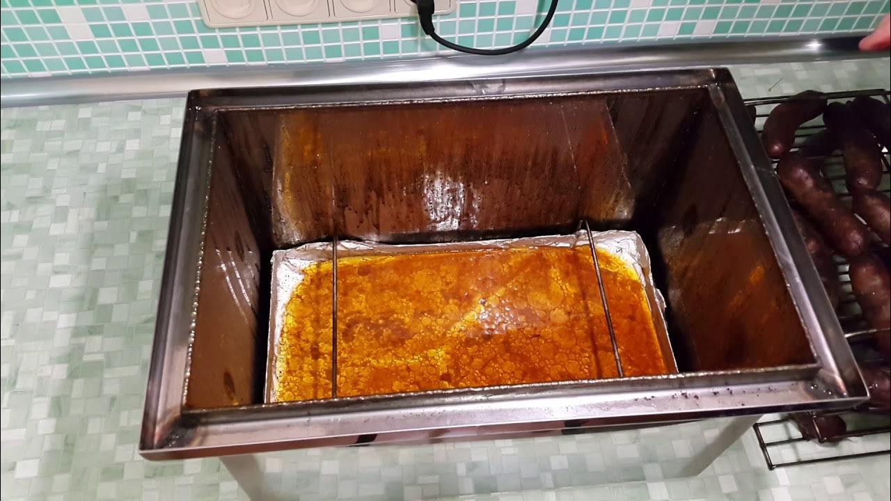 Копчение мяса в коптильне. Копченая щука. Коптильня горячего копчения. Сало горячего копчения в коптильне. Горячее копчение.