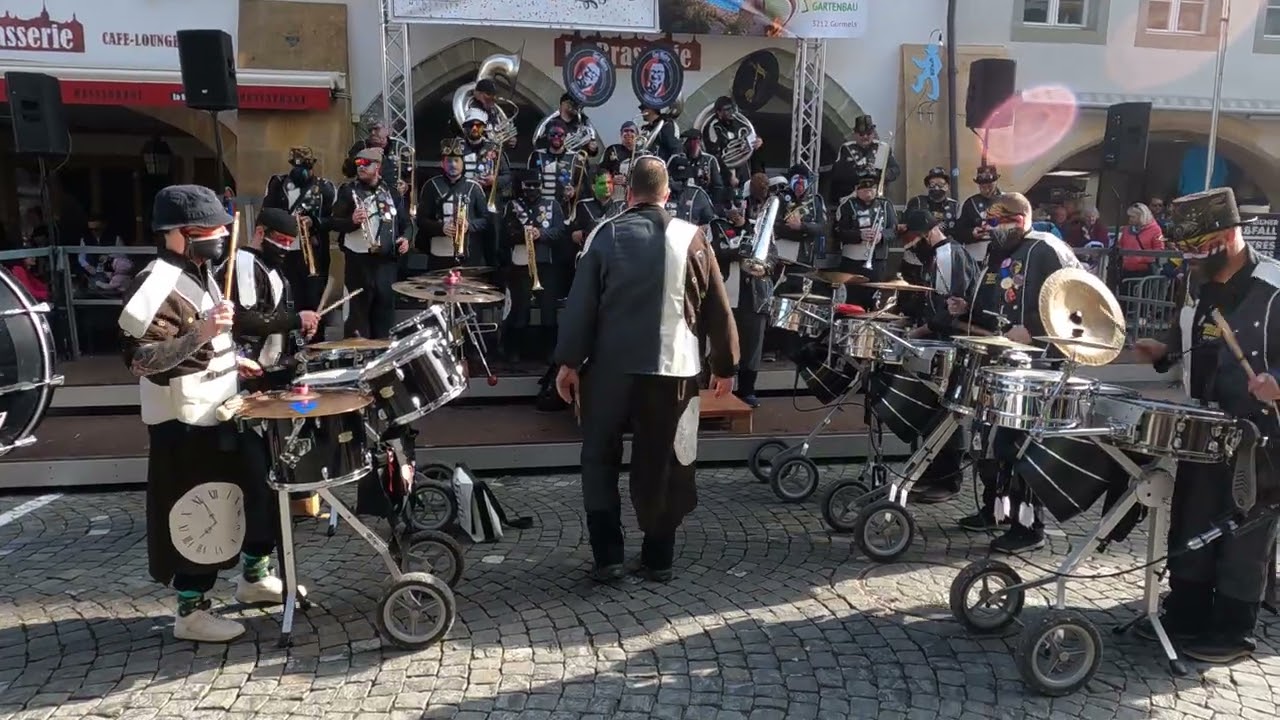 LES GUGGI ZUNFT ZU OLTEN