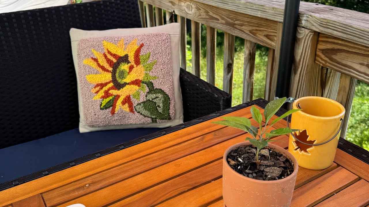 HOW TO MAKE A PUNCH NEEDLE PILLOW, DEMO - YouTube