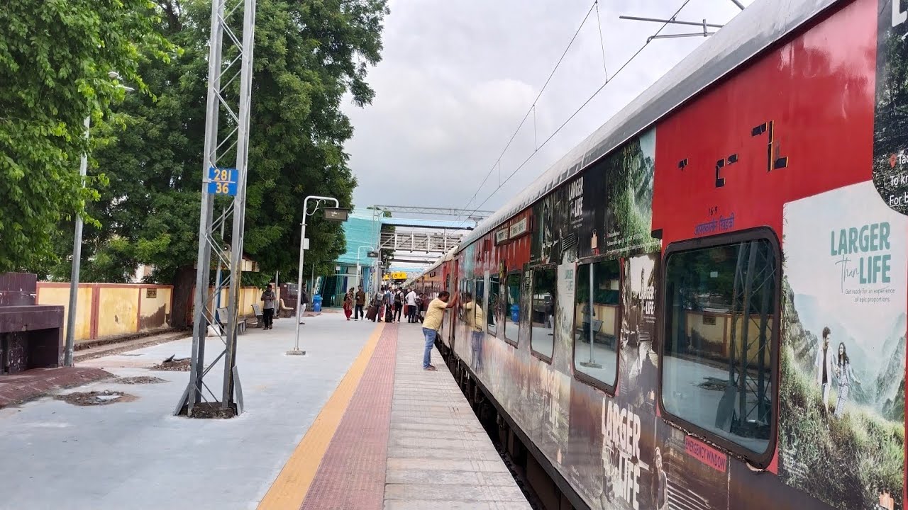 12260 Bikaner To Churu Train Journey Sealdah AC Duronto Express #indianrailways 