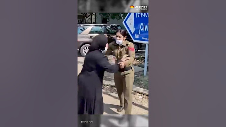 महिला ने कैब ड्राइवर को मारा चाकू, पुलिसकर्मी के साथ की हाथापाई #Shorts