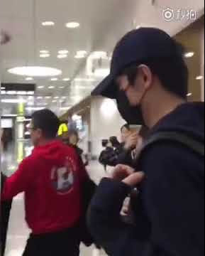 Kenny Lin Geng Xin close his fans....😍😘😂💗