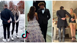 Miniatura de vídeo de "ROMANTIC COUPLE DANCE 🔥🔥| TikTok Dance Challenge 2022 | (Must Watch)"