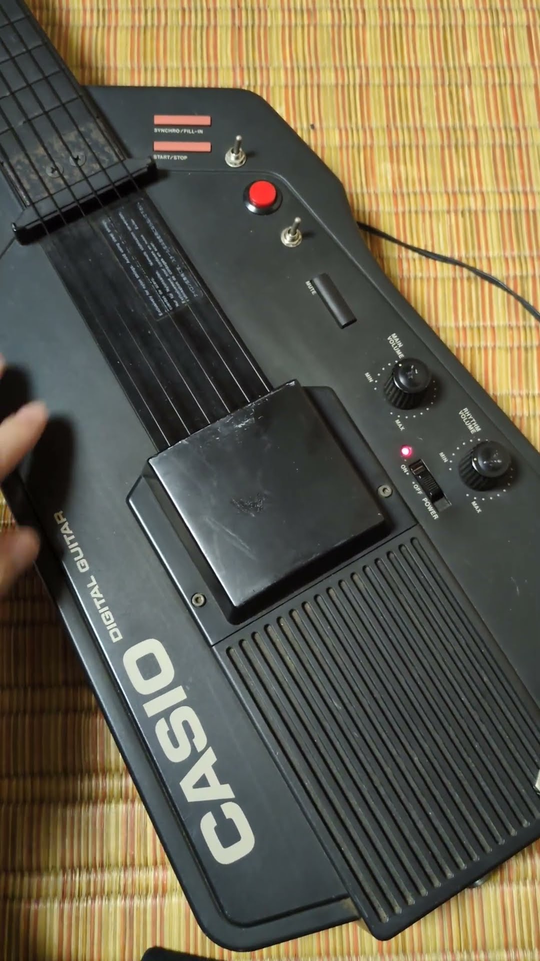 Circuitbent CASIO DG-1 Digital guitar - YouTube