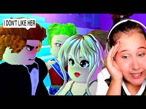 Convinced My Secret Crush To Go On A Date With Another Girl Roblox Royale High Youtube