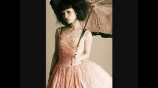 Olivia - A Little Pain (Lyrics)