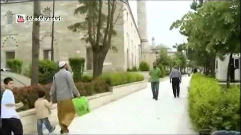 في مسجد السلطان سليم في اسطنبول اجازه الطلبه لحفظ القرآن الكريم