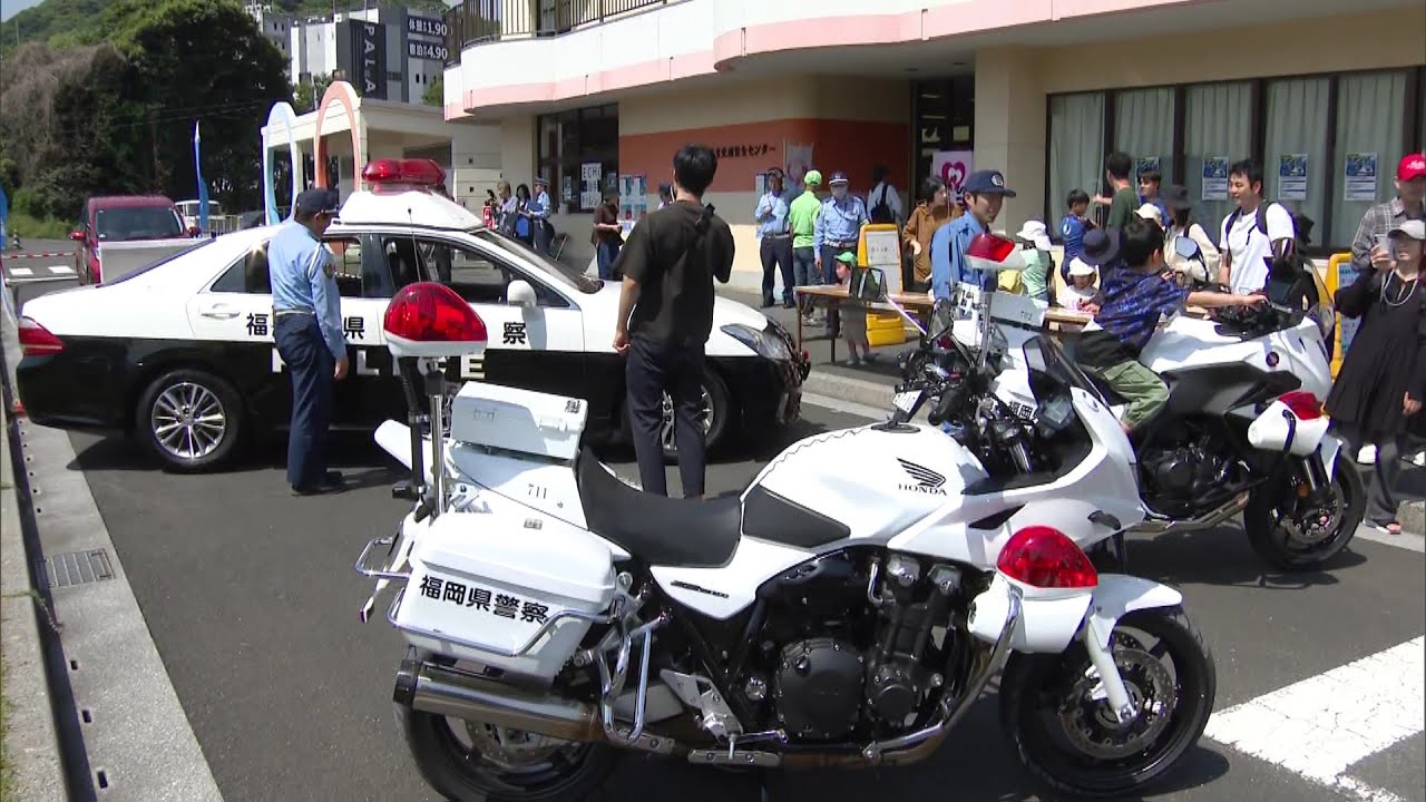 Experience riding in a police car and motorcycle at the Kitakyushu
