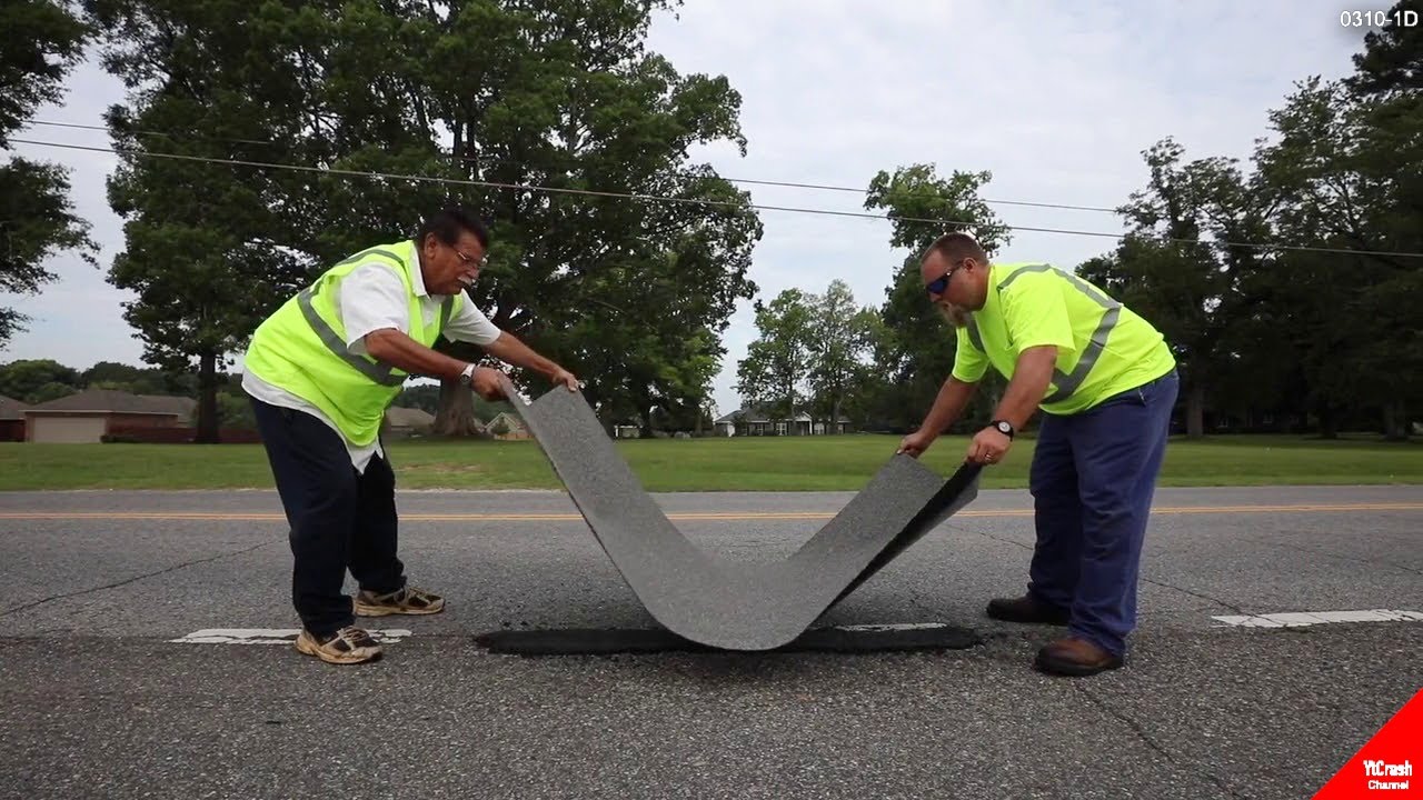 Repair roads. Заплатка на дороге. Асфальт в США. Асфальт на дорогах США. Пластырь на дороге.