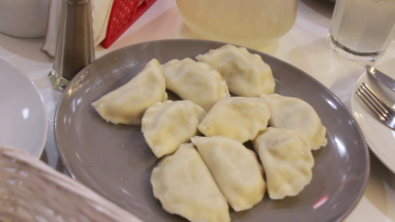 Pierogarnia u Aniołów zaprasza mieszkańców Pragi! - YouTube