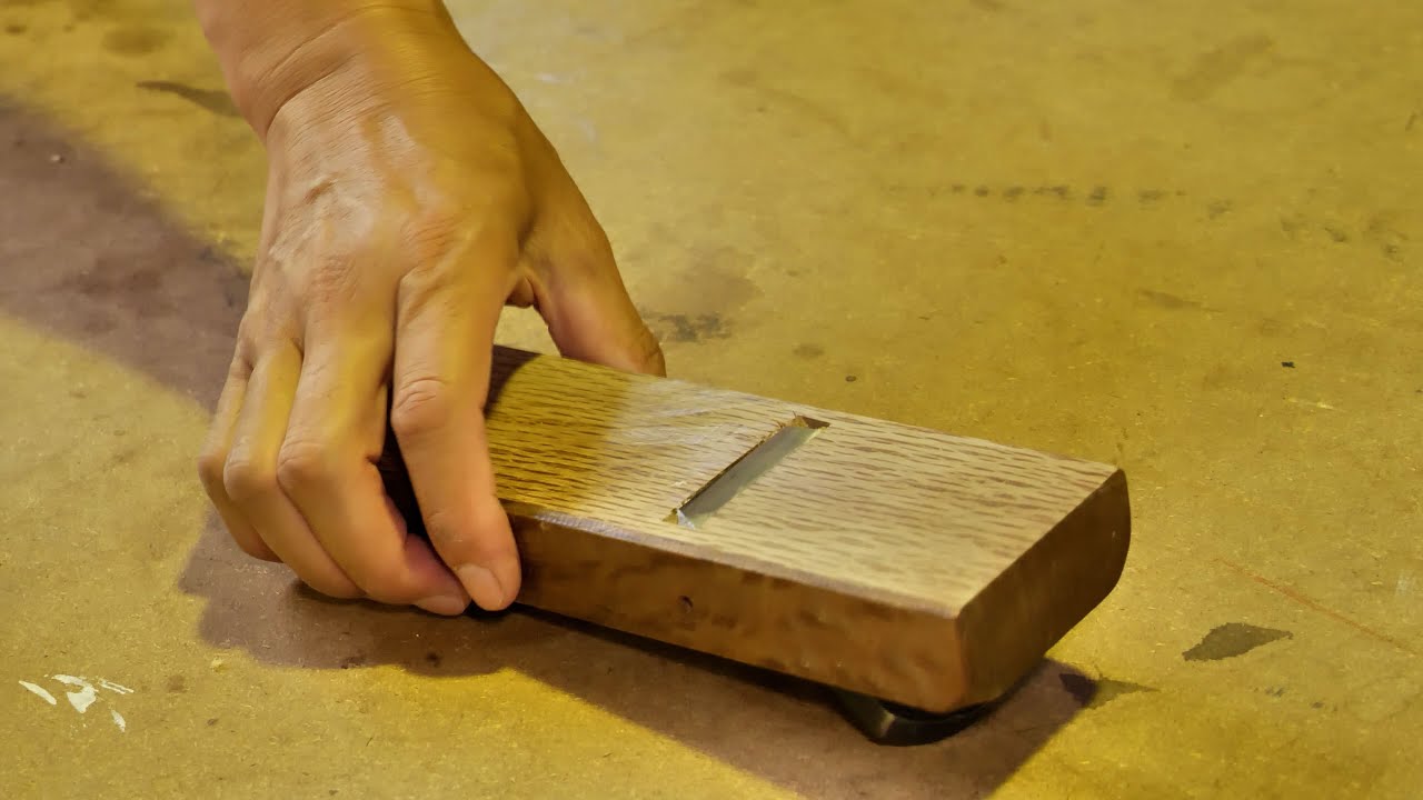 How Japanese craftsmen place tools / Identify a good carpenter by