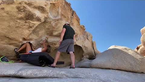 Joshua Tree: False Hueco Traverse V2