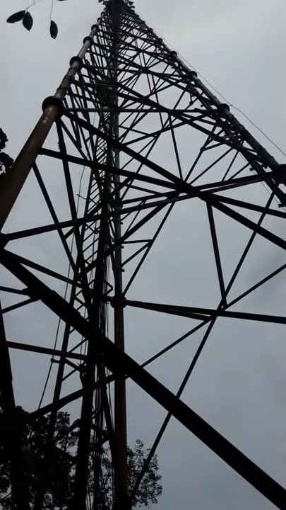 detik detik teknisi jatuh dari tower