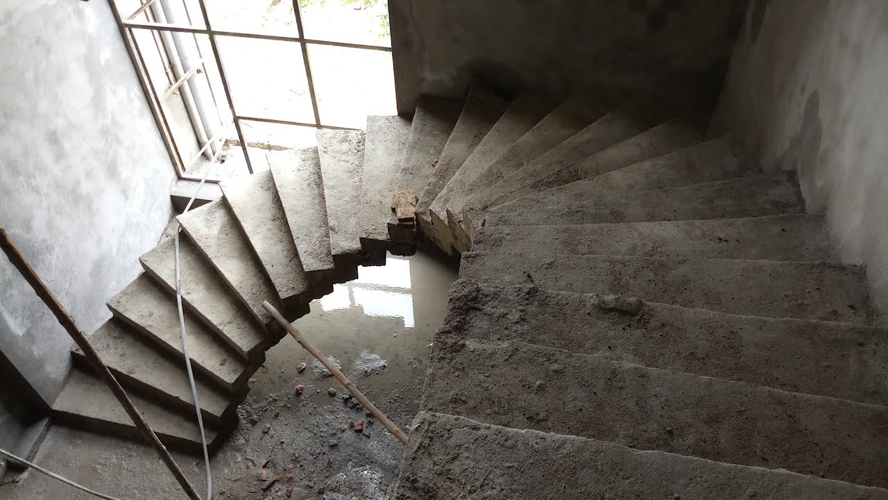 Round Spiral circular staircase design in duplex house ...