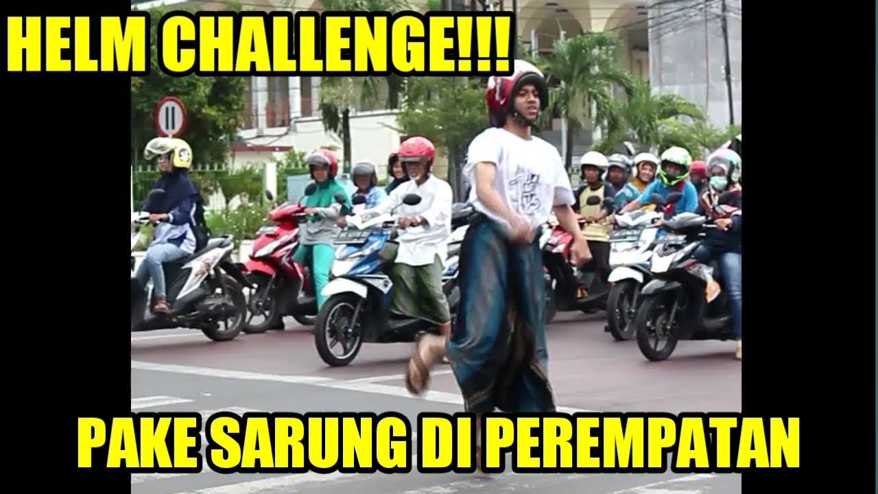 NGAKAK || HELM CHALLENGE ! PAKE SARUNG + JOGET GAK JELAS DI PEREMPATAN || CHALLENGE GILA