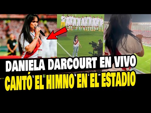 DANIELA DARCOURT CANTÓ EL HIMNO NACIONAL EN EL ESTADIO PERÚ VS PARAGUAY